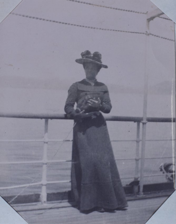 A woman with a monkey, 1