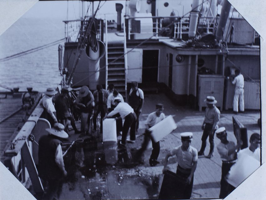 Loading ice on the Kumano Maru