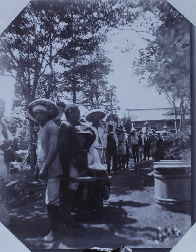 The tour party travelling by sedan chair, 1