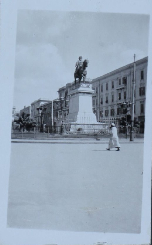 Statue of a man on horseback