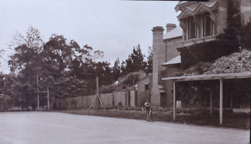 Tennis court and Saumarez Homestead looking south