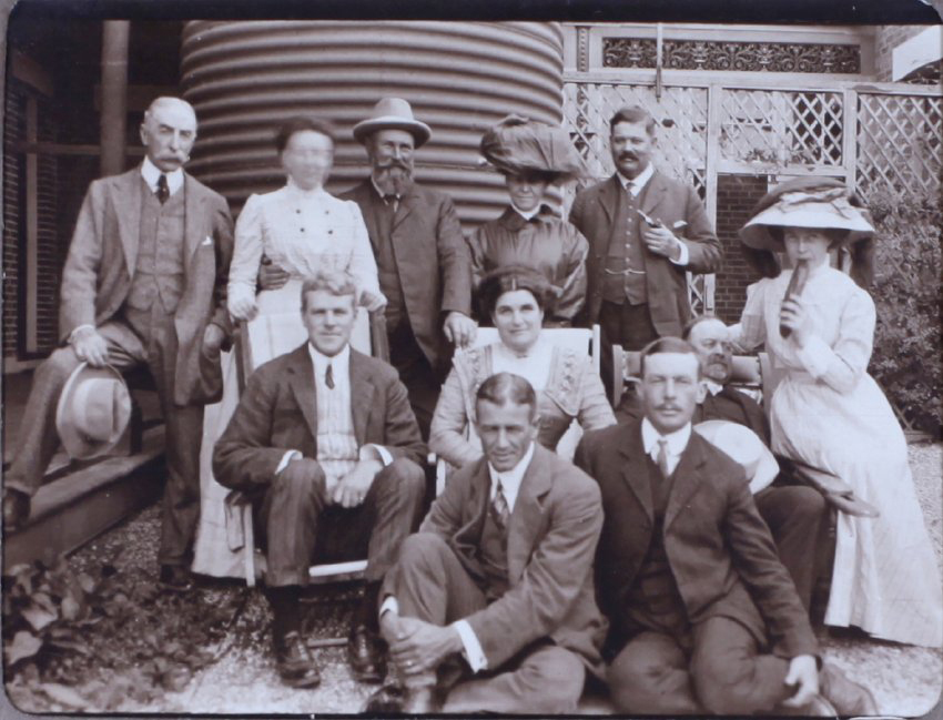Unidentified group of men and women