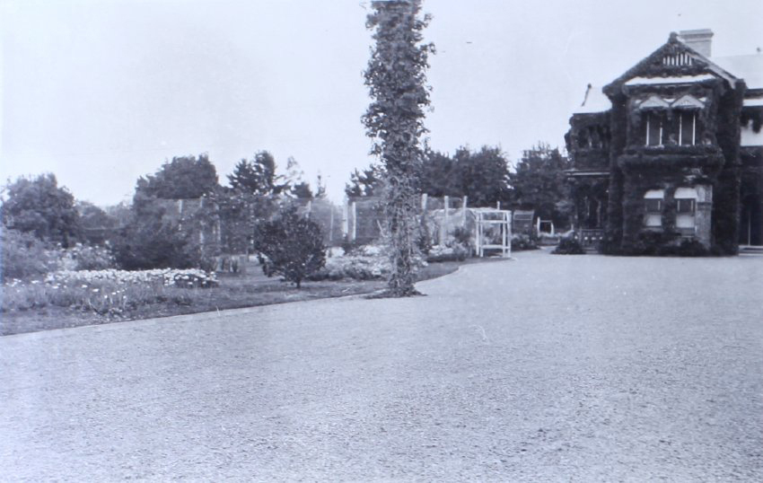View of Saumarez Homestead and gardens