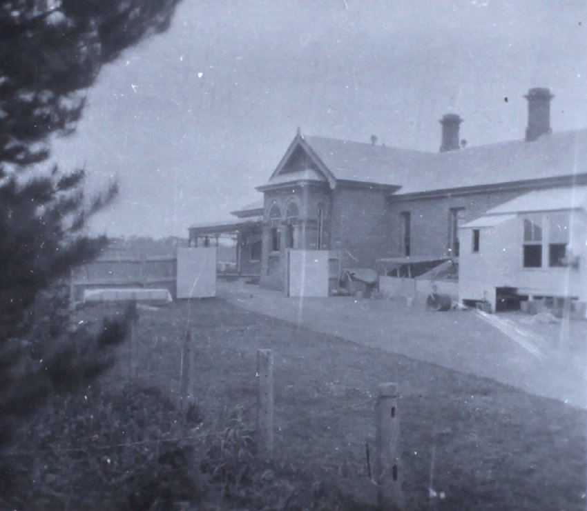 View of Saumarez as a single storey house