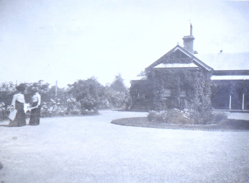 View of Saumarez as a single storey house with two women in the foreground