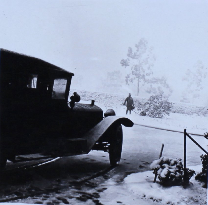 Snow at Saumarez - a car
