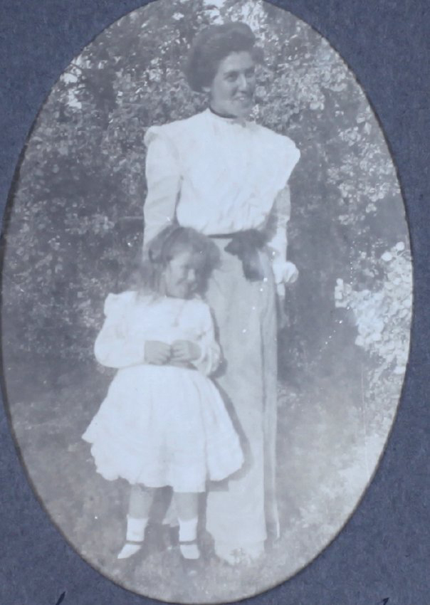 Leila and Corrinda Bell