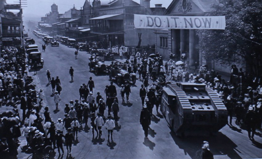 Parade down Beardy Street, Armidale