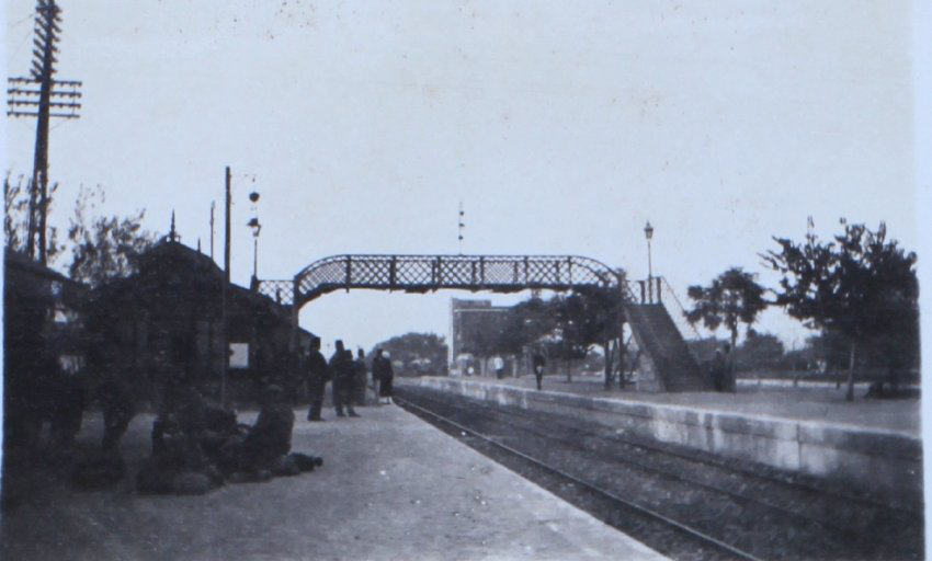 Railway platform and footbridge