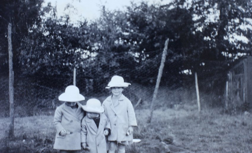 Peter, Nigal and Joyce Lillingston - caption