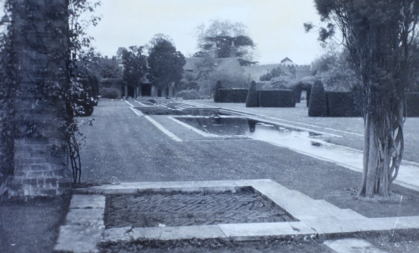 Chalfont Park Hotel Garden - caption