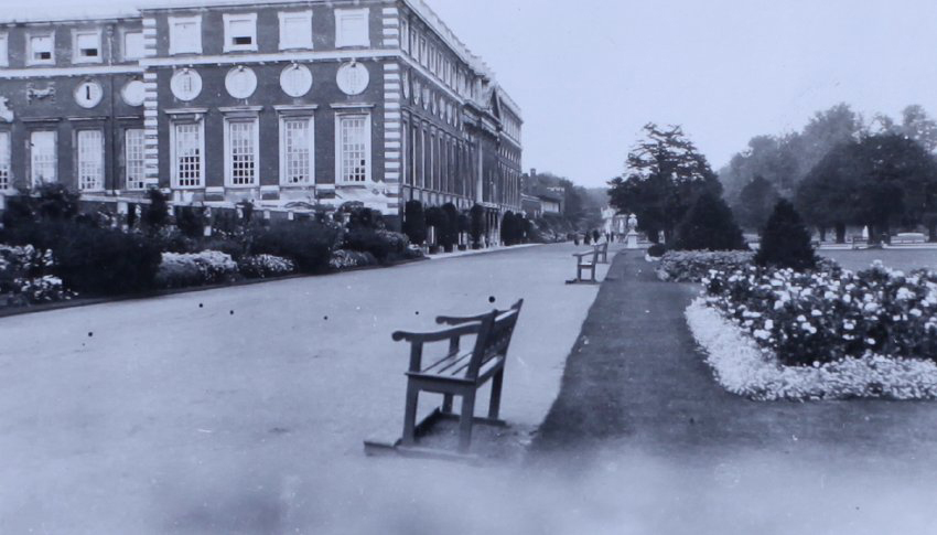 Hampton Court Gardens 