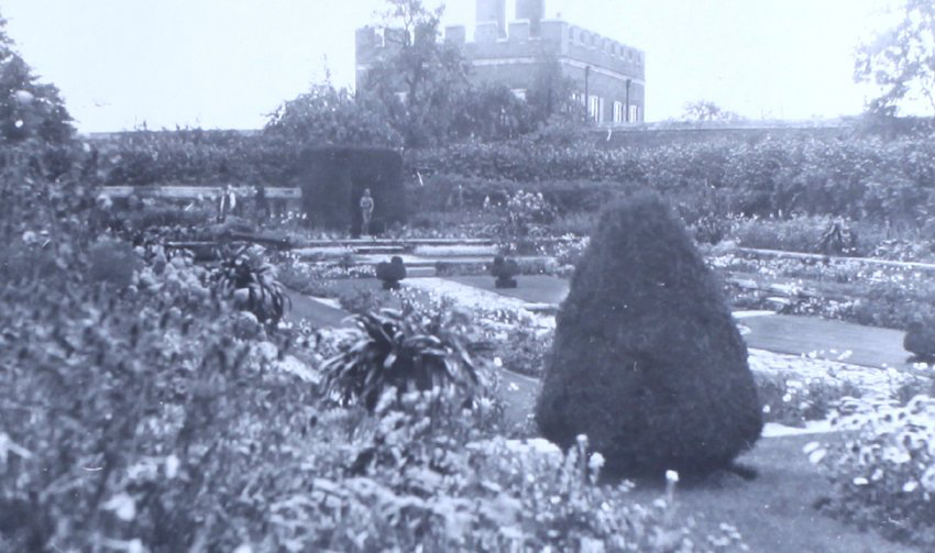 Dutch Garden, Hampton Court 