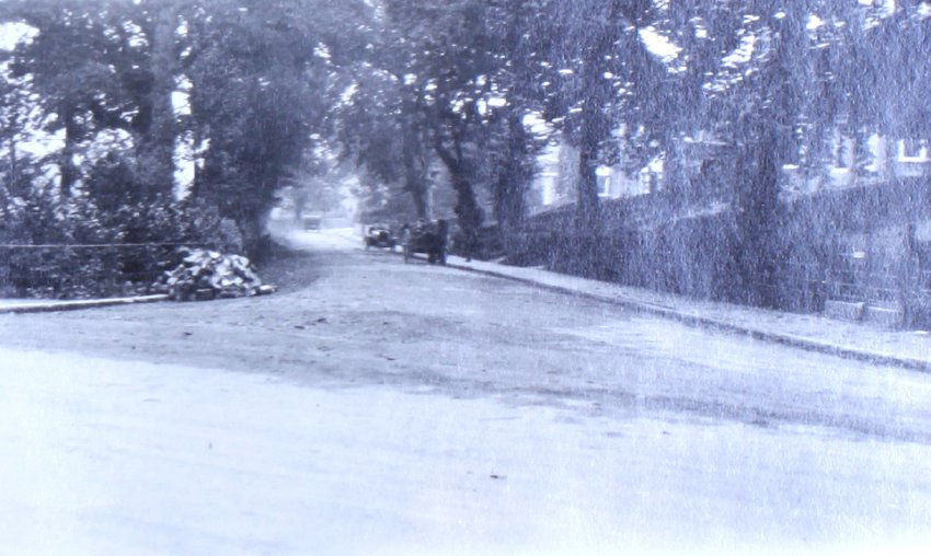 Entrance driveway to large house