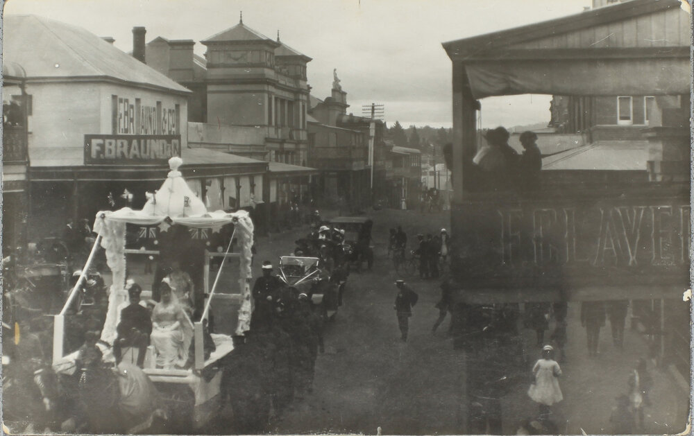 Queen of the Day Procession Queen's float (Braund's Bank), 1916