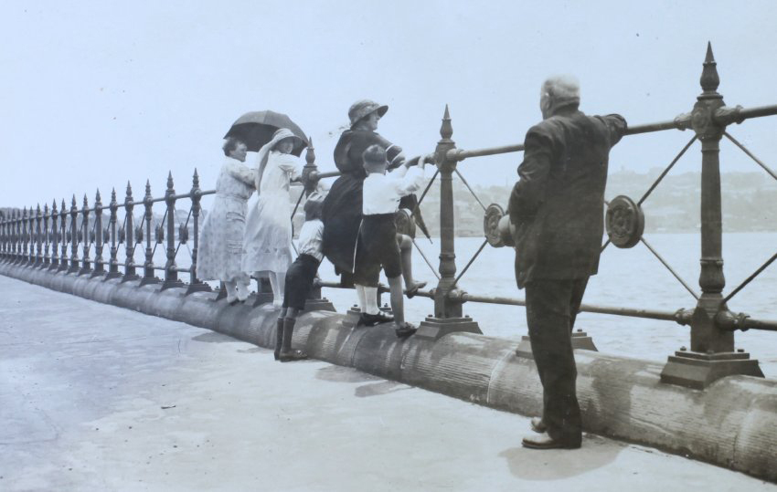 Watching SS Ulysses pass Dawes Point, Sydney, 1923