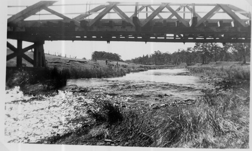 Looking upstream from under bridge [Thalgarrah ?]