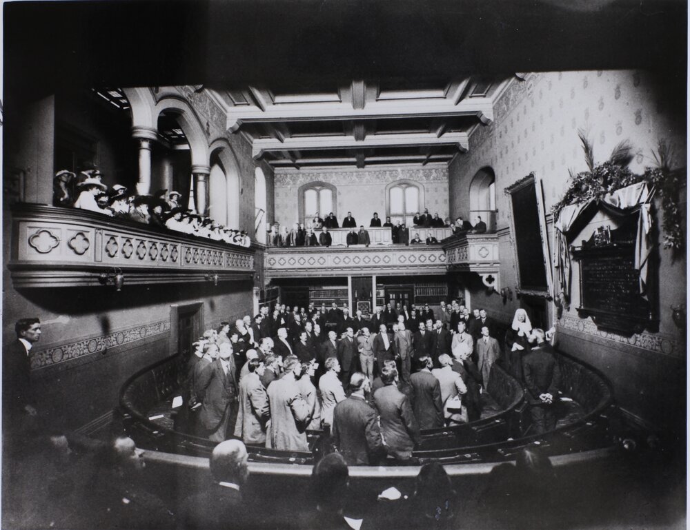 Colonial Braund Memorial (in State Parliament), 1915