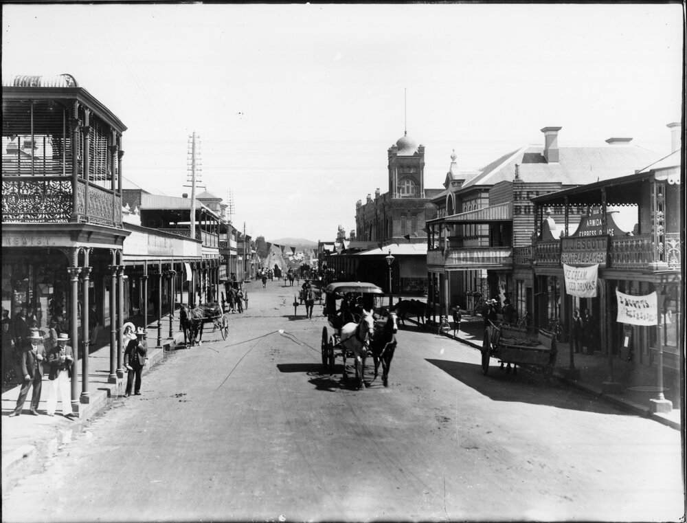 Beardy Street west from near Commonwealth Bank, 1905