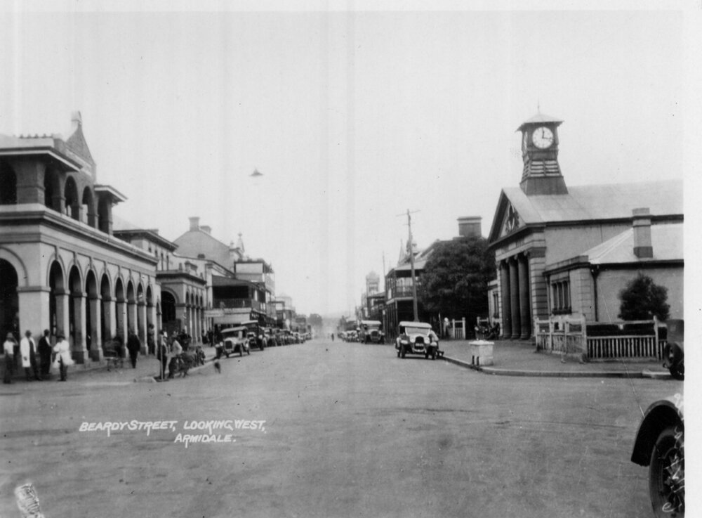 Beardy Street looking west from Post Office, one-way street, c.1935