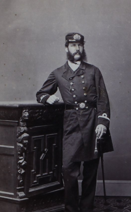 A carte-de-visite of an unidentified man wearing military uniform