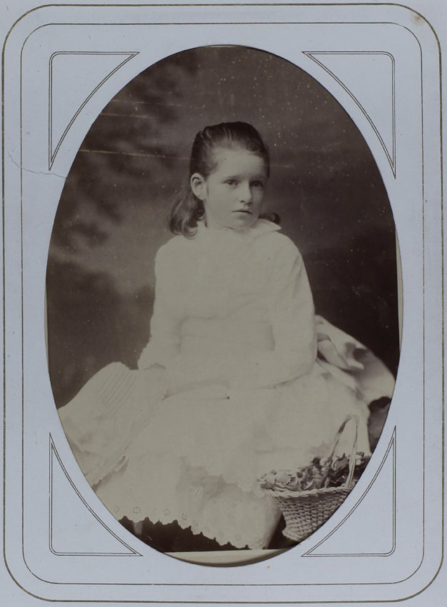 A cabinet photo of an unidentified girl