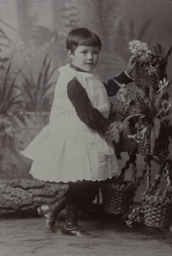 A cabinet photo of an unidentified child