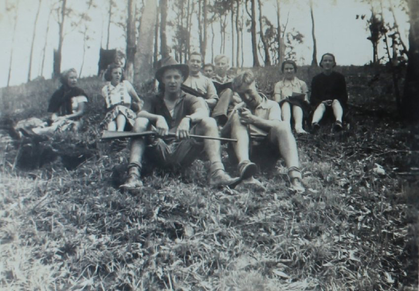 Returning from excursion at Cresent Head