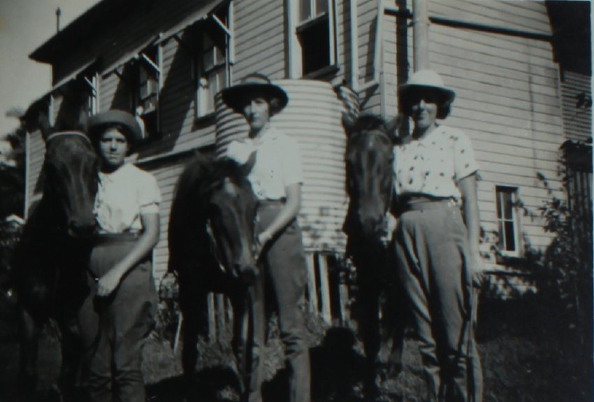NEUC Students with horses, 1942