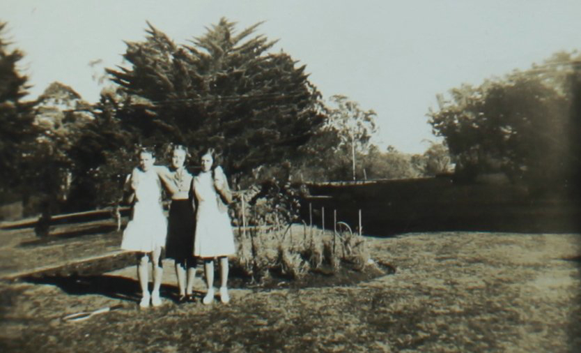 Students in garden, NEUC, 1939 