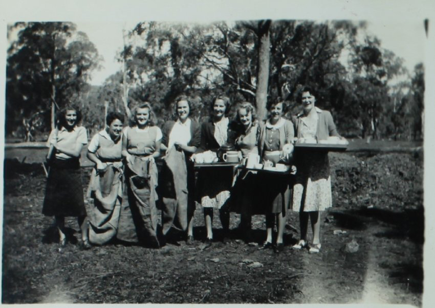 Group of women "At the trenches", NEUC