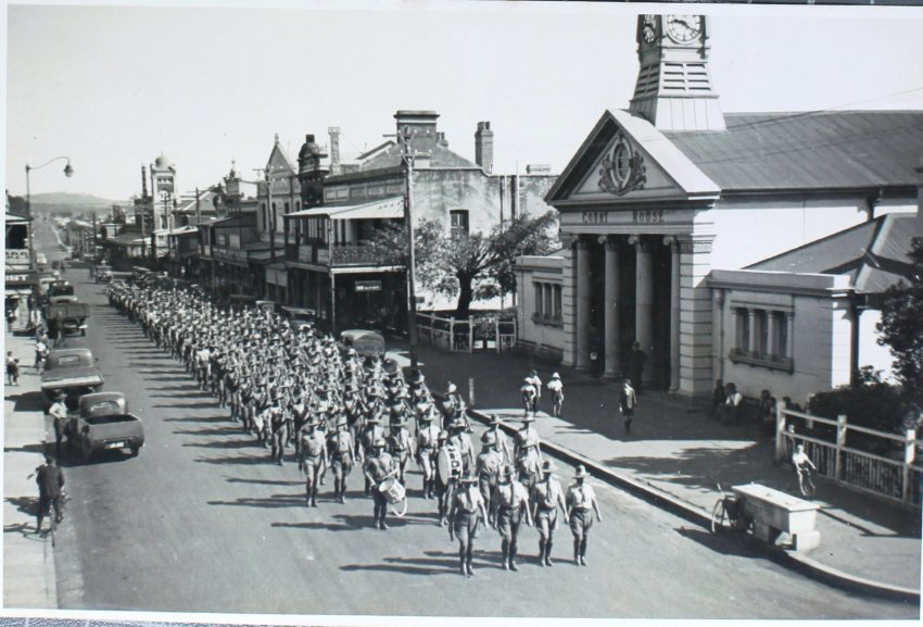15th Light Horse Regiment march along Beardy Street, 1940