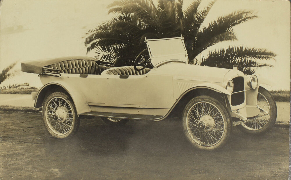 New car displayed in Sydney (Hupmobile 22 ??)