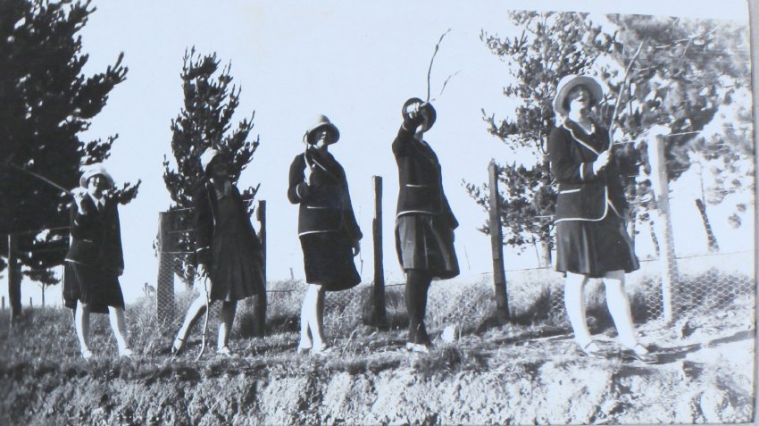 K. Gillies, E. Cosgrove, I. D'Arcy, J. Brown, E.E. "On the way to Chevy Chase"  