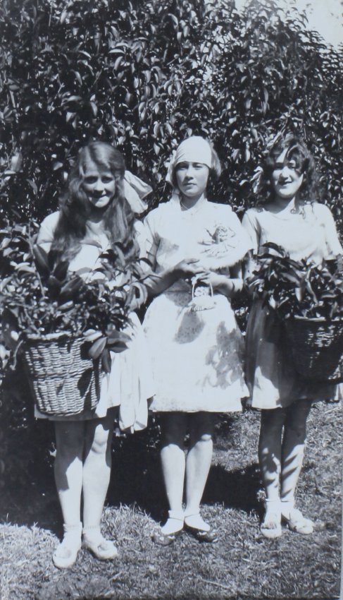 Neva Kimpton, Flo Blanche and Edna Cosgrove in costume