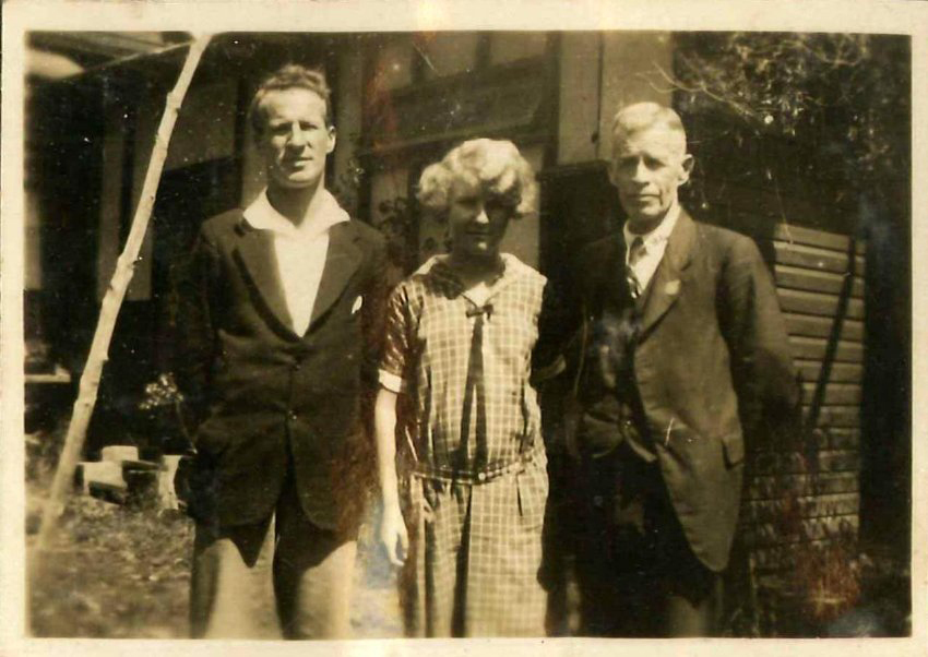 Charles Kingsford Smith and two unidentified people