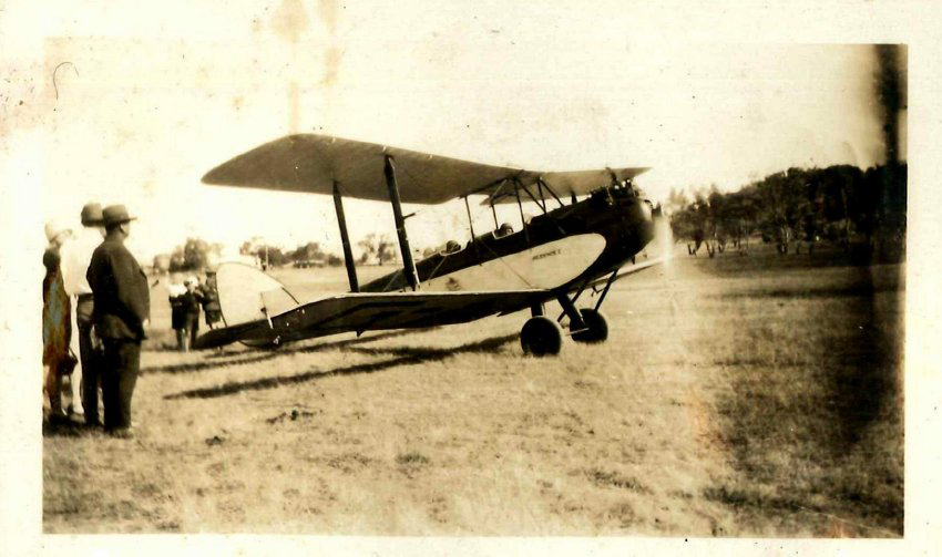 Kingsford Smith Album, Biplane