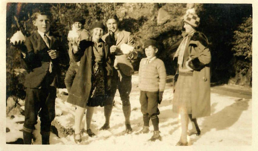 Kingsford Smith Album, Snow Scene