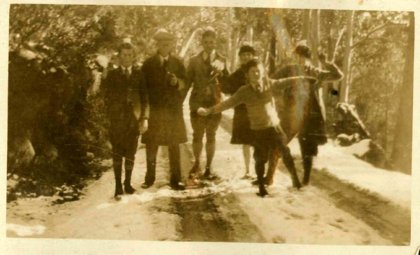 Kingsford Smith Album, Snow Scene