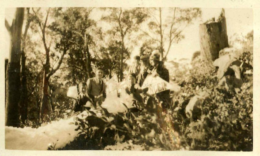 Kingsford Smith Album, Snow Scene