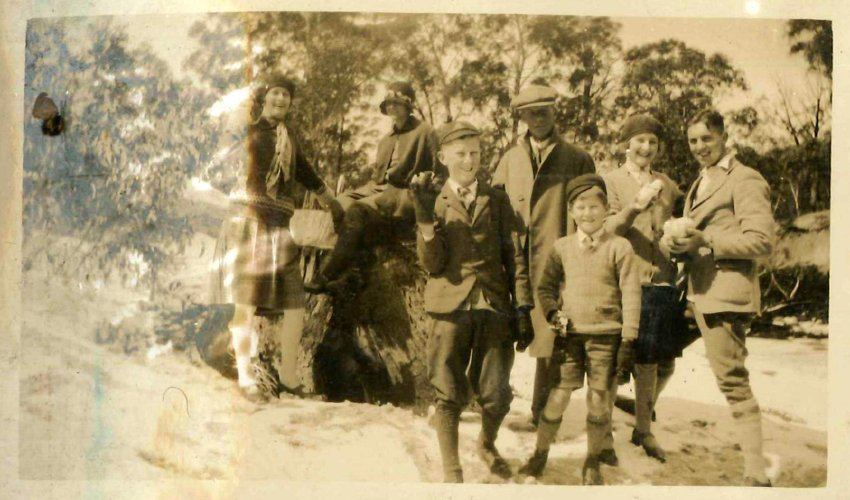 Kingsford Smith Album, Snow Scene