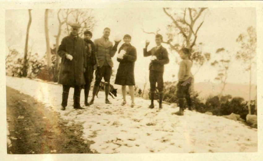 Kingsford Smith Album, Snow Scene