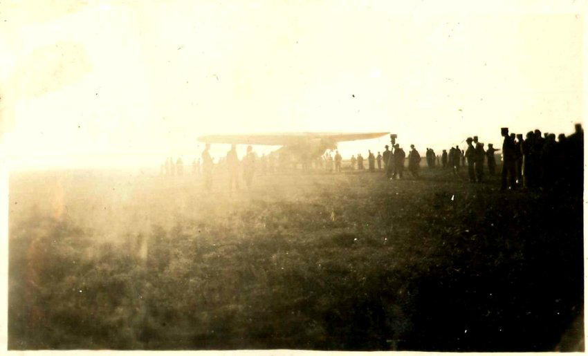 Kingsford Smith Album, Rural Airport