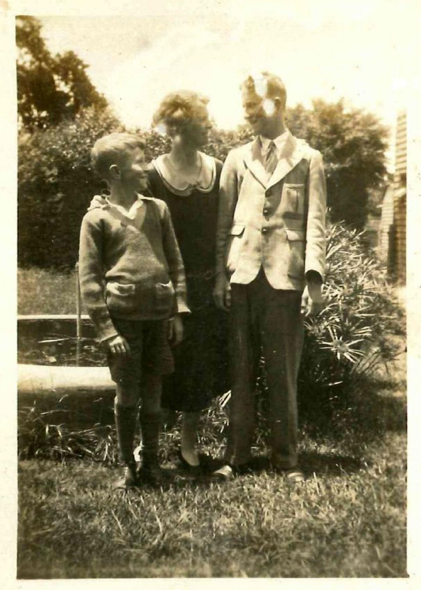 Kingsford Smith Album, Three by a Pond