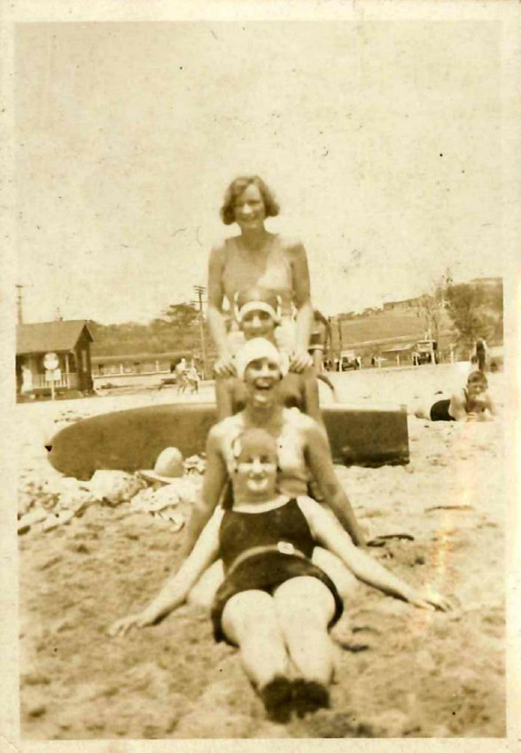 Kingsford Smith Album, Four Women at the Beach