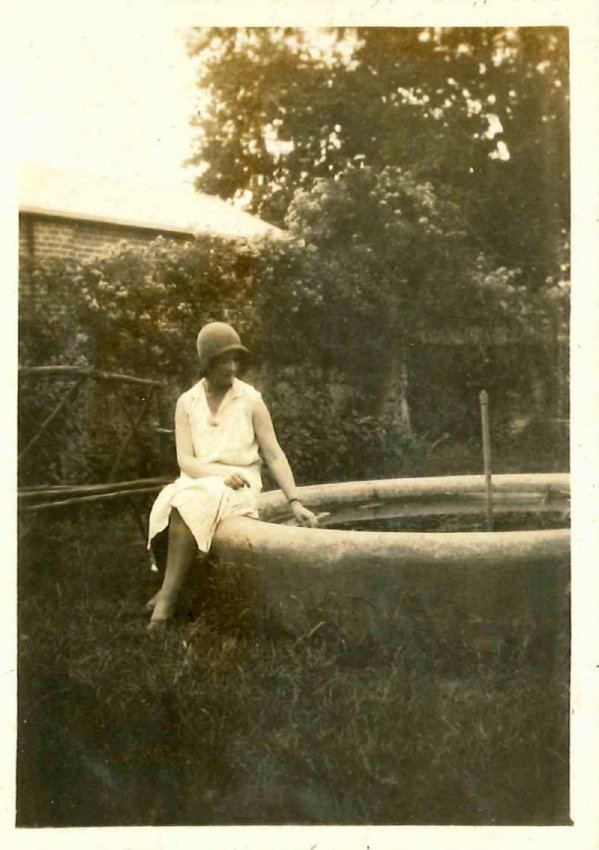 Kingsford Smith Album, Woman by a Pond