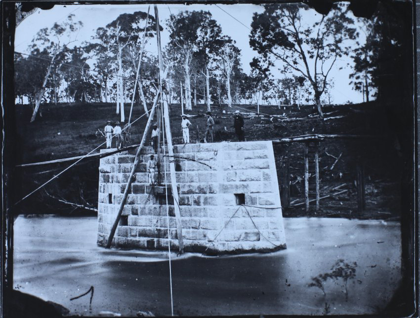 Building first bridge over Richmond River, Casino