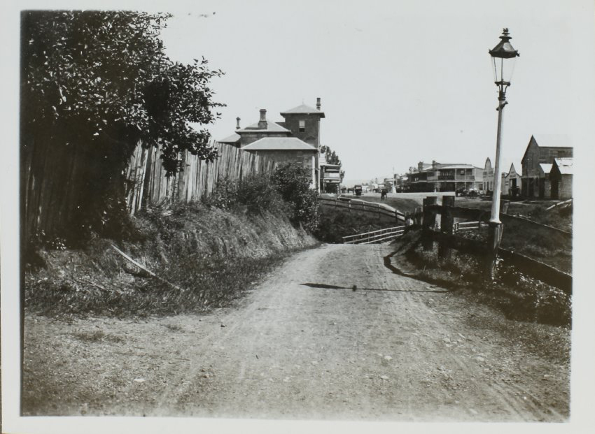 Molesworth Street looking south across Brown&rsquo;s Creek