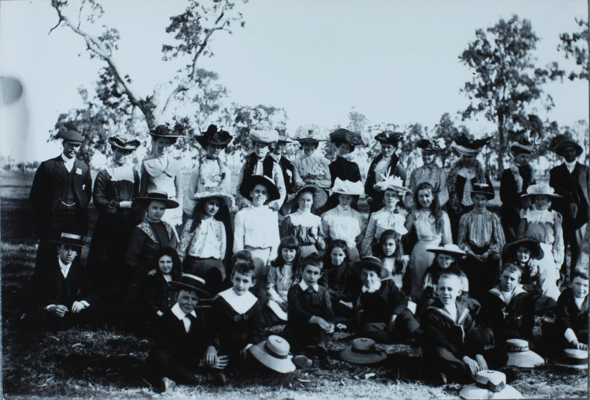 Unidentified group (picnic)