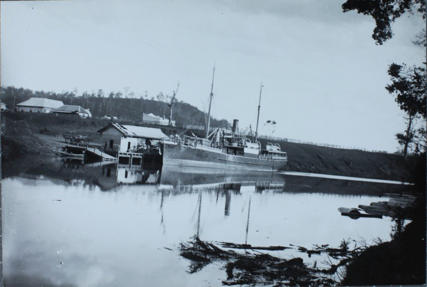 Steamer at Government Wharf, Lismore